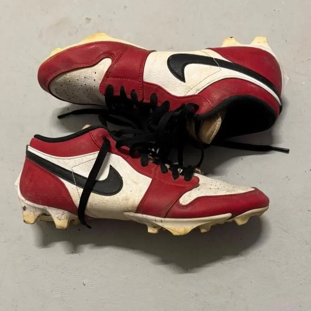 Nike Men's Red and Burgundy Trainers